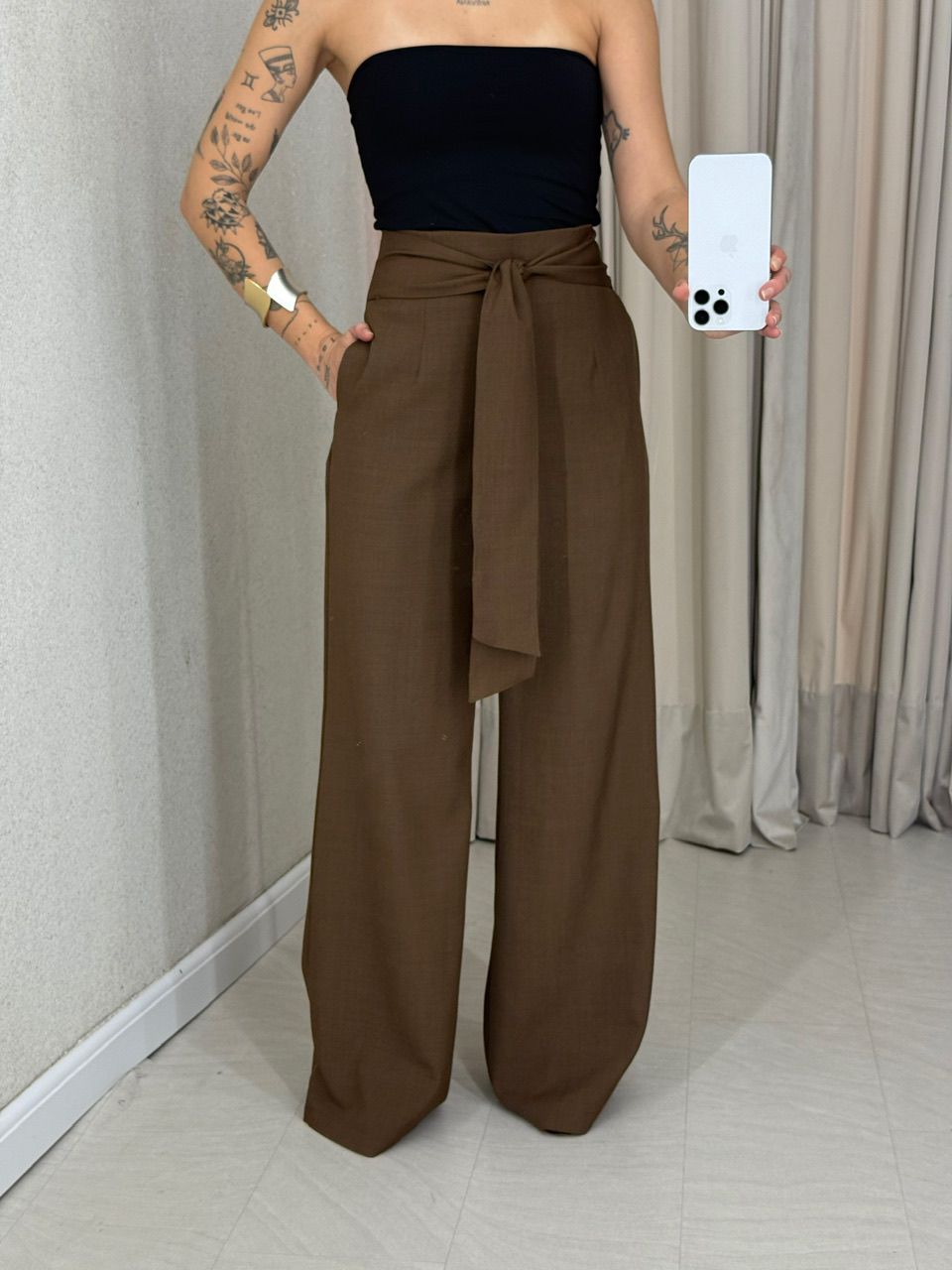 CALÇA CHARLOTTE AMARRAÇÃO MARROM - 0064130054 - CAROLLA FERRARO