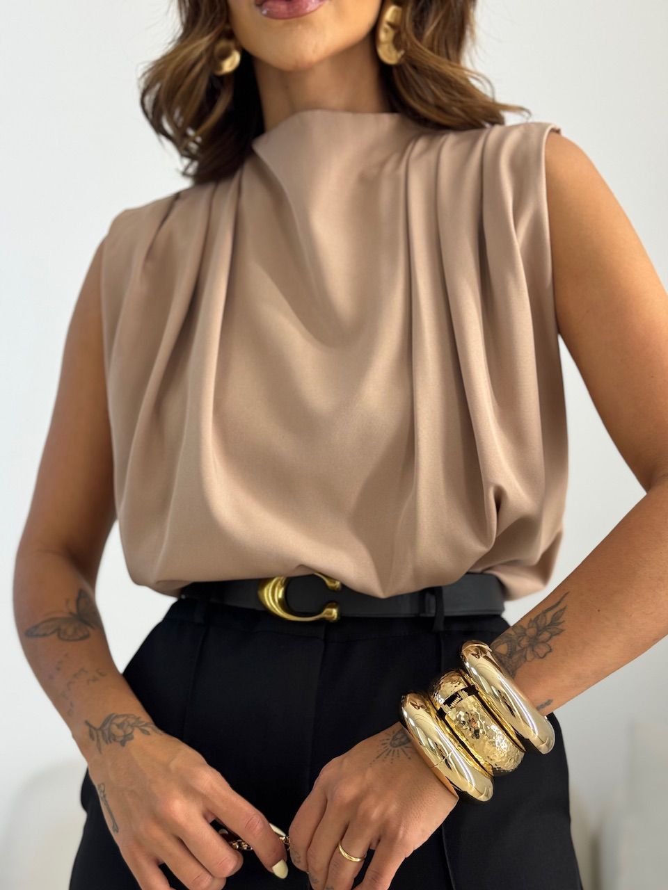 BLUSA LUARA PREGAS CAPUCCINO 