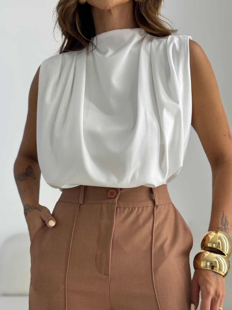 BLUSA LUARA PREGAS OFF
