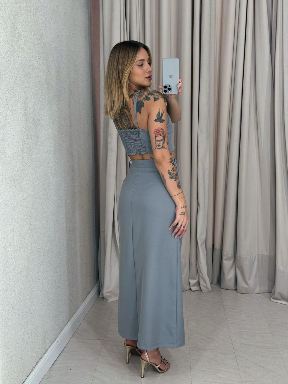 CONJUNTO FELISIA TOP SAIA MIDI Cinza