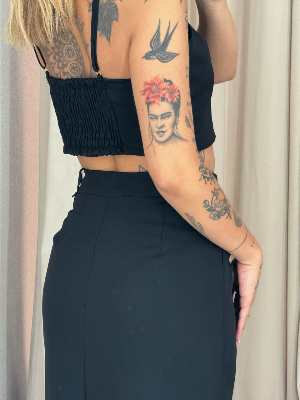 CONJUNTO FELISIA TOP SAIA MIDI preto