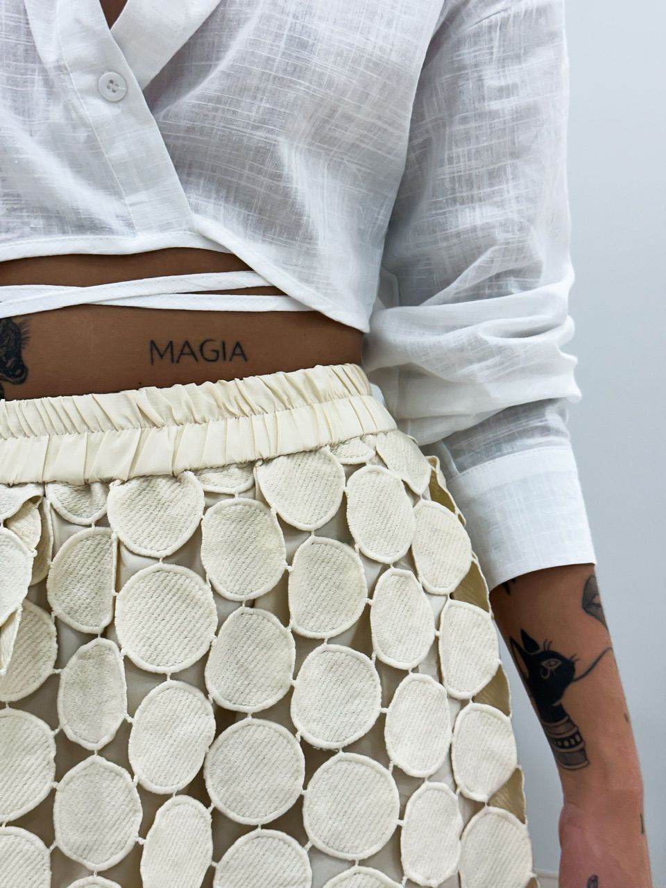 CROPPED CAMISA MANGA LONGA OFF