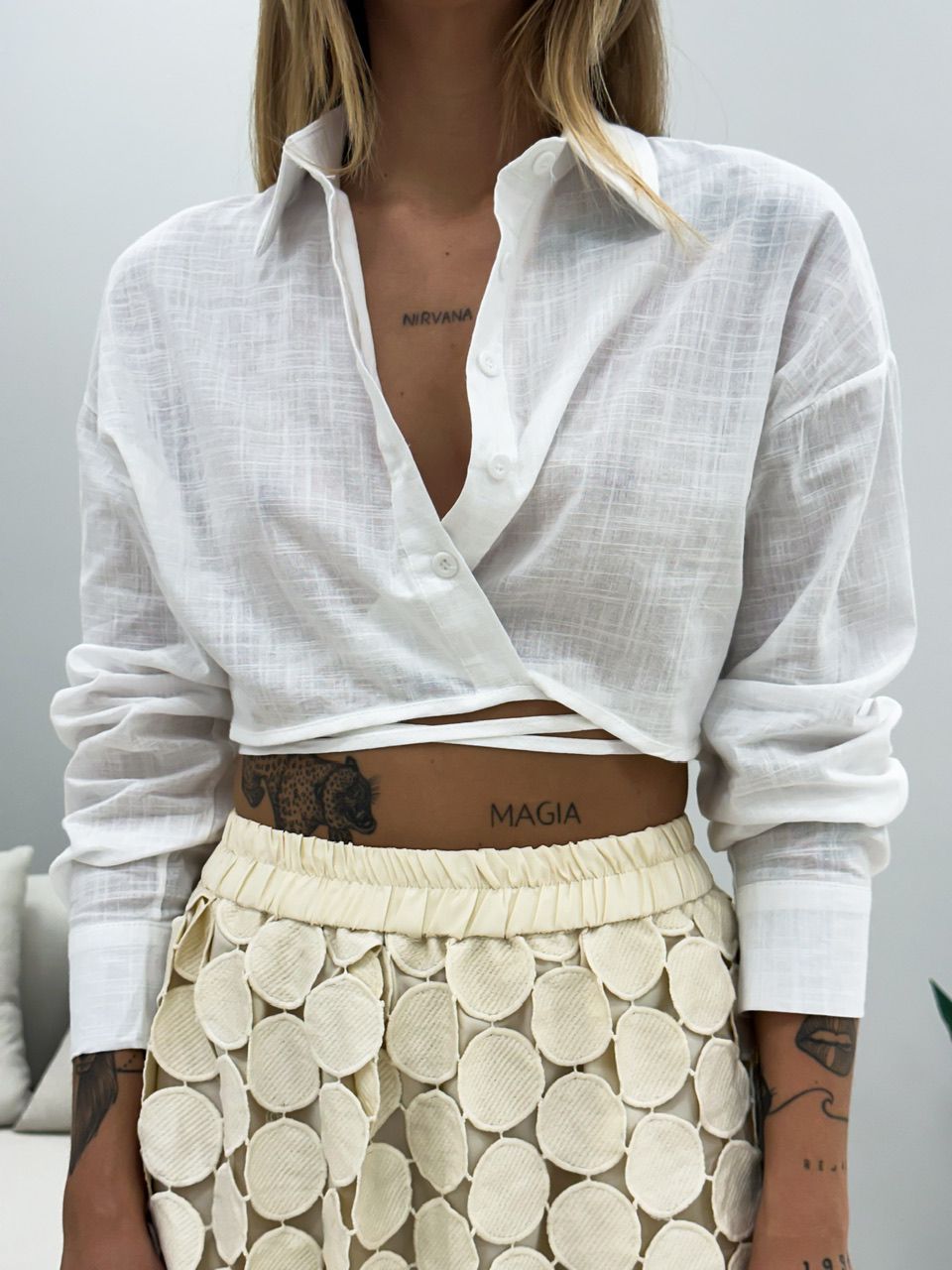 CROPPED CAMISA MANGA LONGA OFF