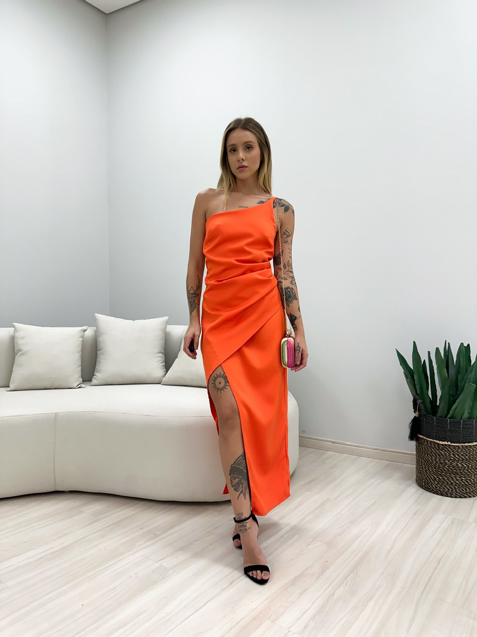 VESTIDO FENDA DRAPEADO LARANJA
