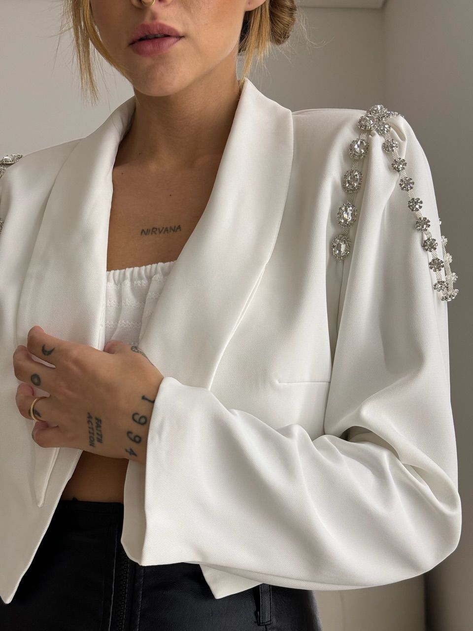 BLAZER OMBRO BORDADO OFF