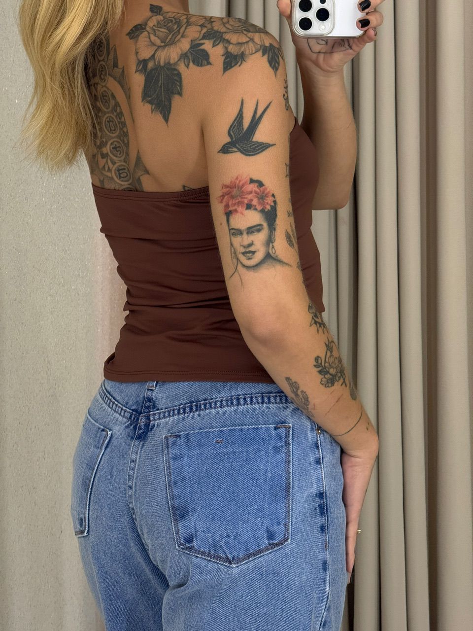 BLUSA ALINE TOMARA QUE CAIA Marrom