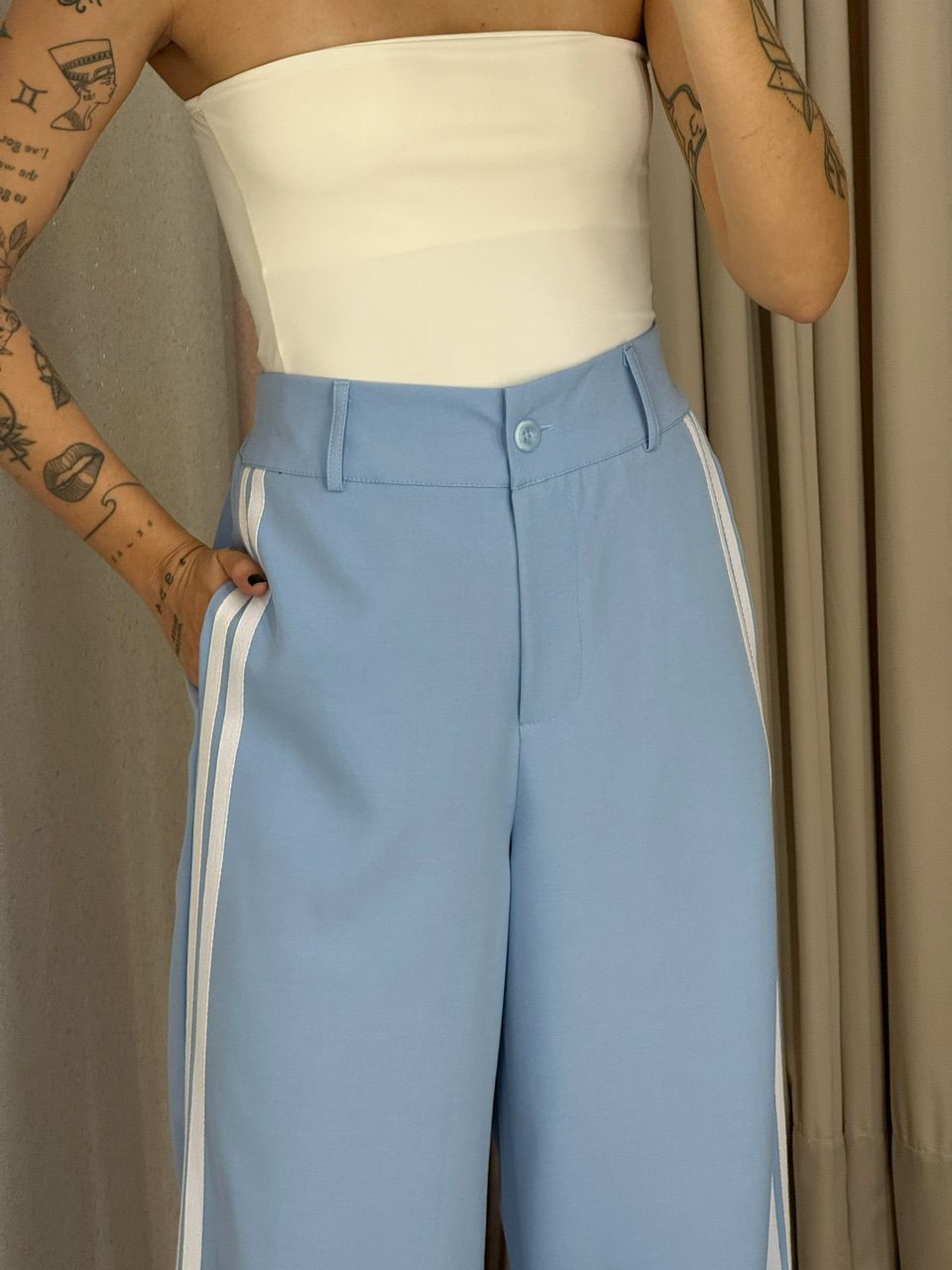 CALÇA KATHERINE LISTRAS BABY BLUE