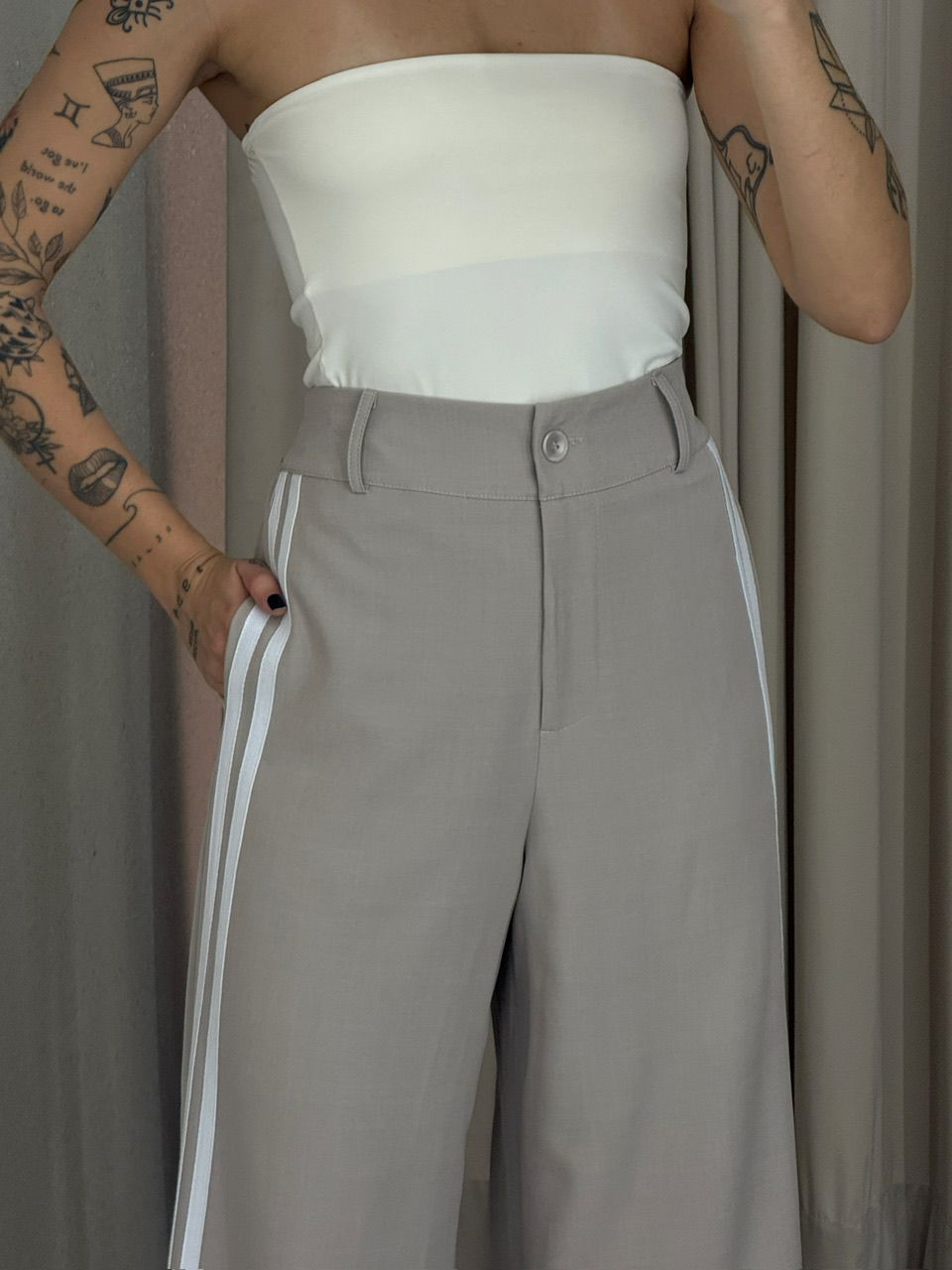 CALÇA KATHERINE LISTRAS CAQUI