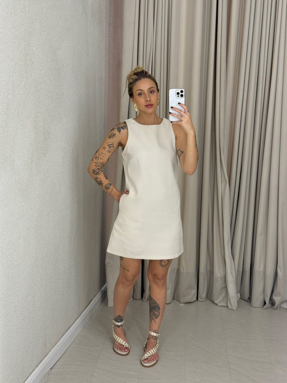VESTIDO AGATHA CURTO CAVADO Areia - 0063260110 - CAROLLA FERRARO