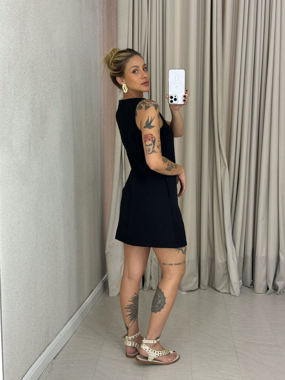 VESTIDO AGATHA CURTO CAVADO preto