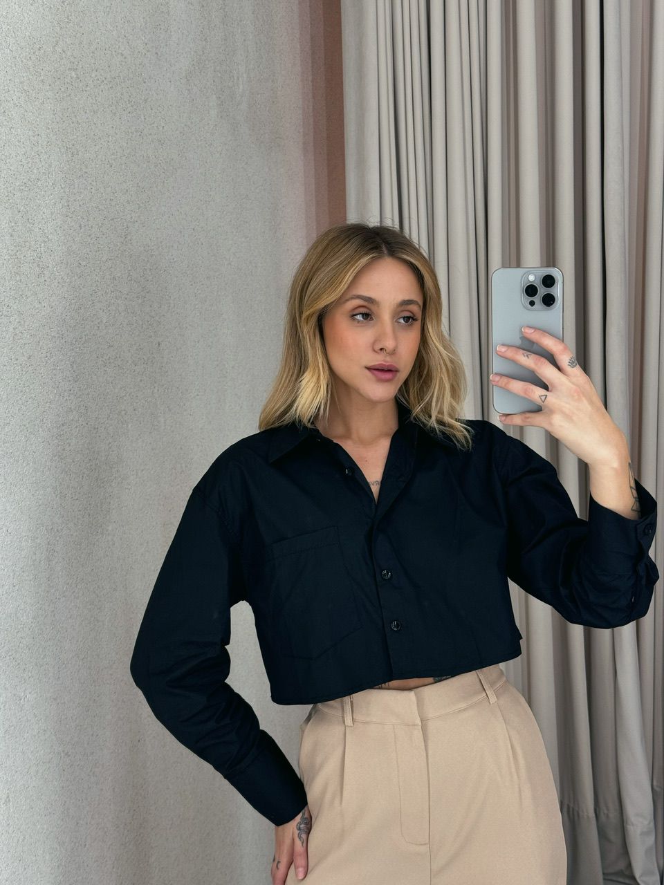 CAMISA CROPPED LUNA PRETA - 0053900033 - CAROLLA FERRARO