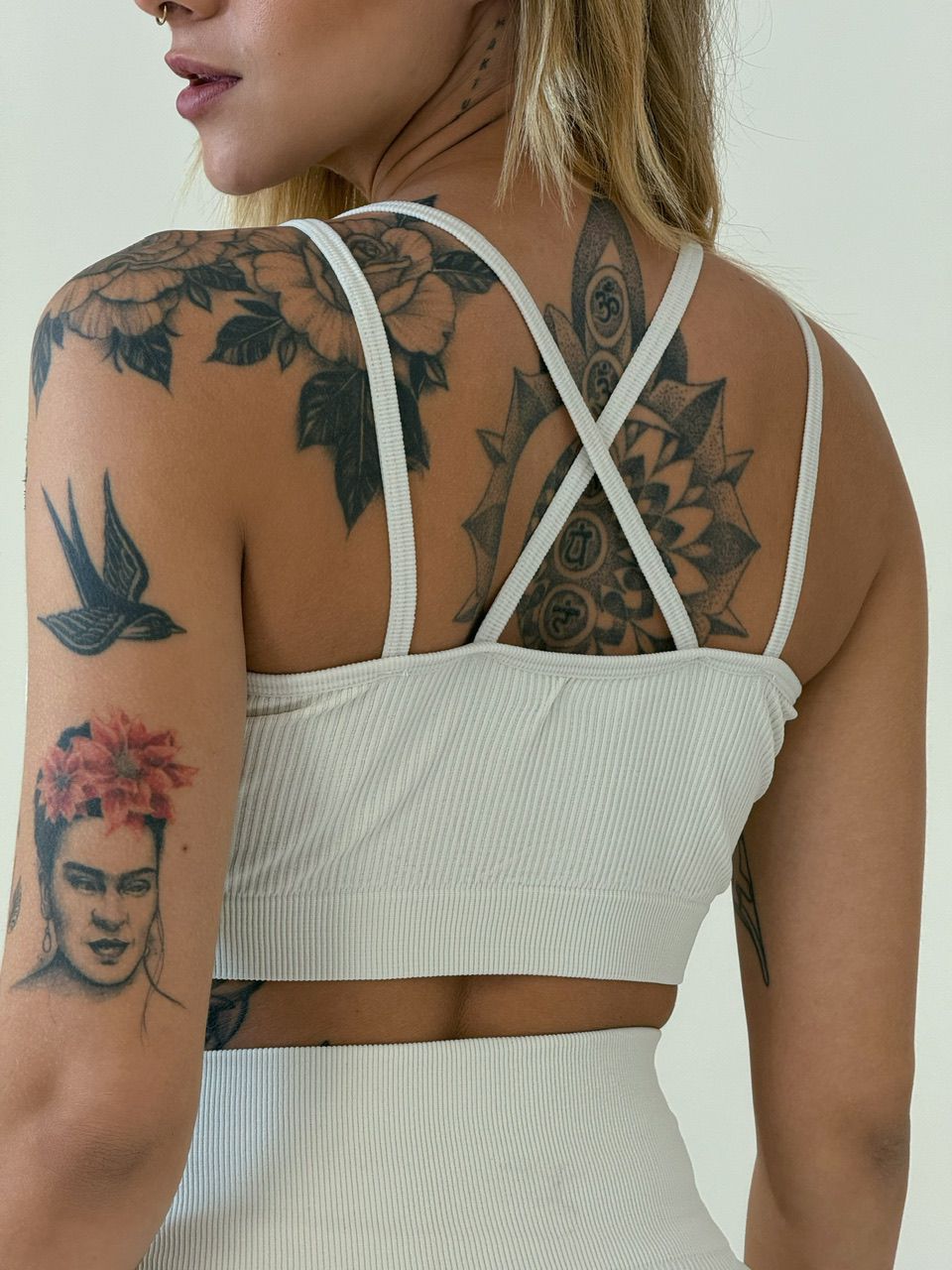 CONJUNTO TOP ALÇA SHORT AREIA
