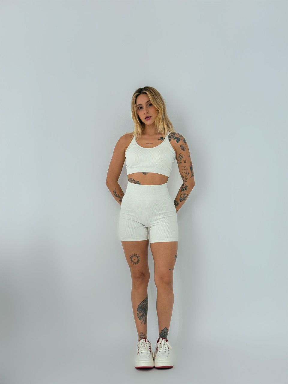 CONJUNTO TOP ALÇA SHORT AREIA