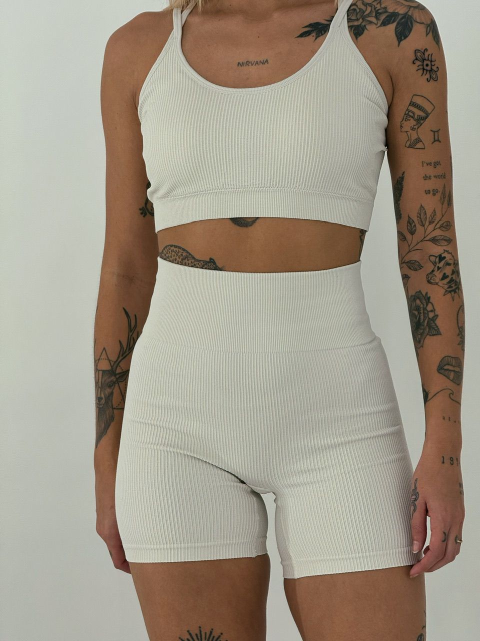CONJUNTO TOP ALÇA SHORT AREIA