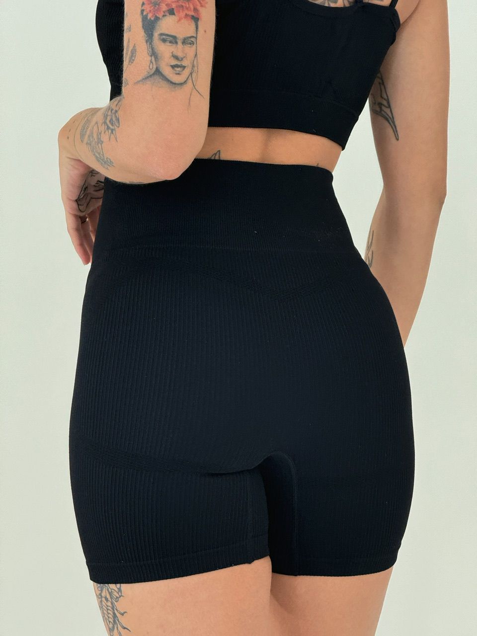 CONJUNTO TOP ALÇA SHORT PRETO