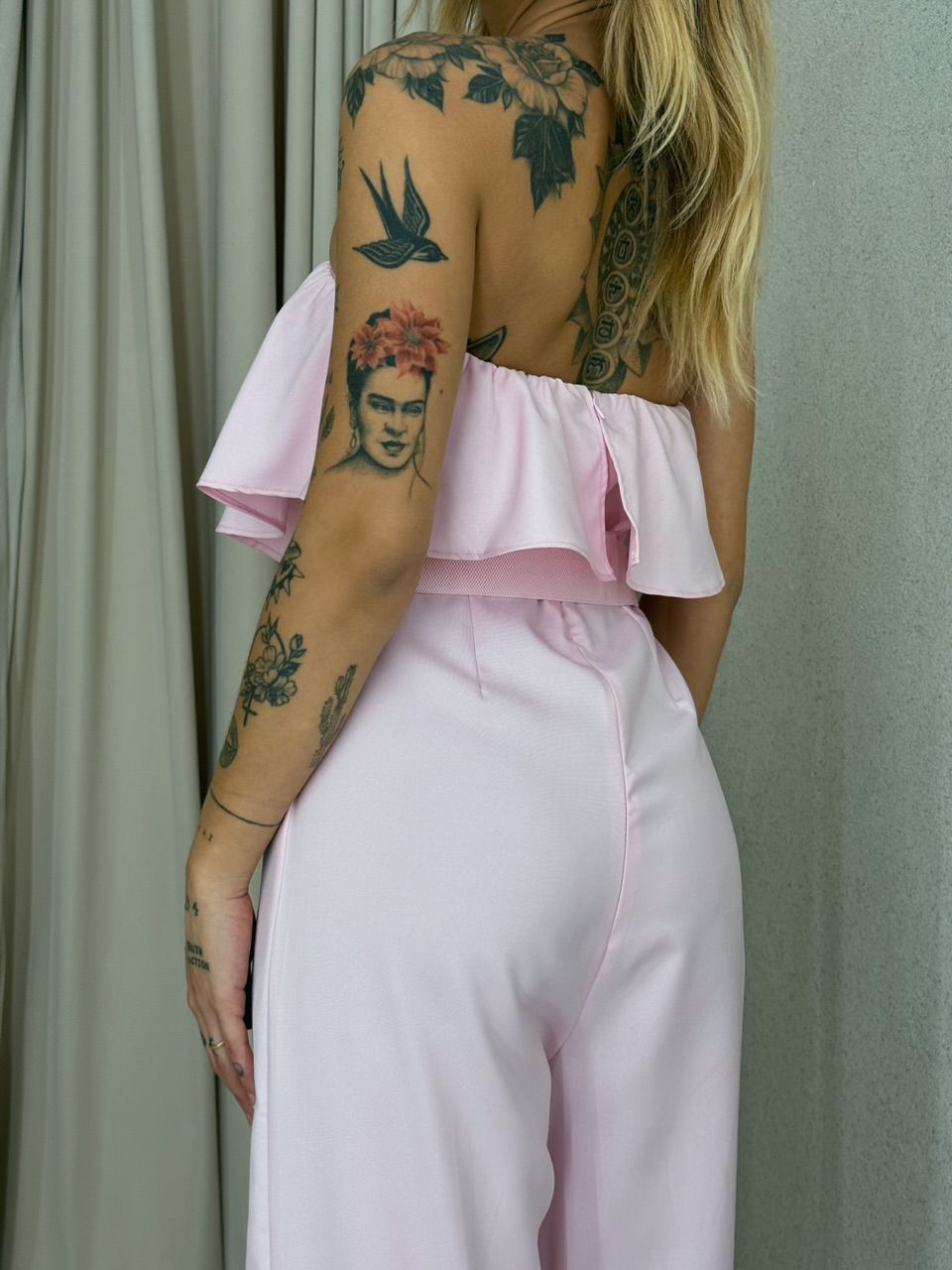 MACACÃO TOMARA QUE CAIA ROSA