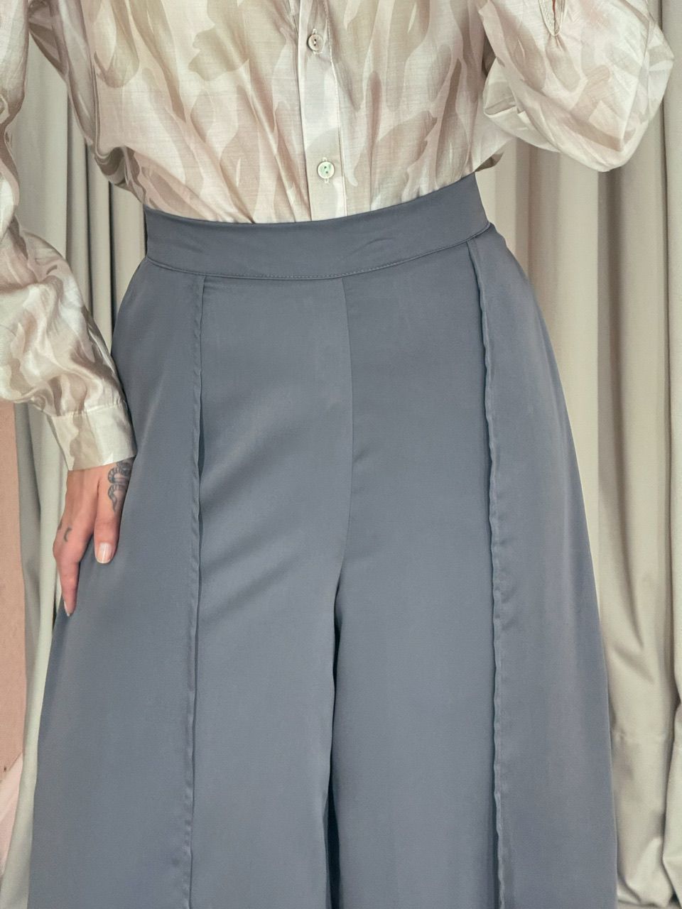 CALÇA SOFIA ACETINADA Cinza