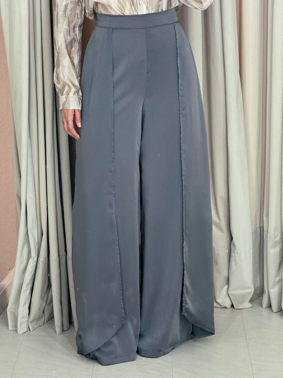 CALÇA SOFIA ACETINADA Cinza