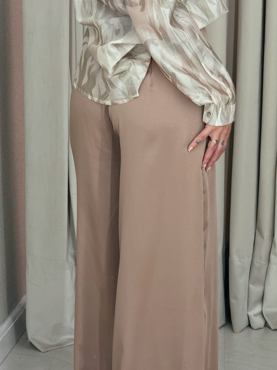 CALÇA SOFIA ACETINADA Marrom