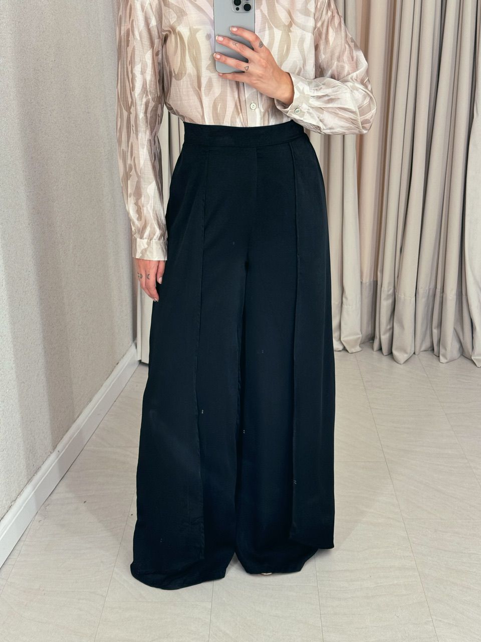 CALÇA SOFIA ACETINADA Preta