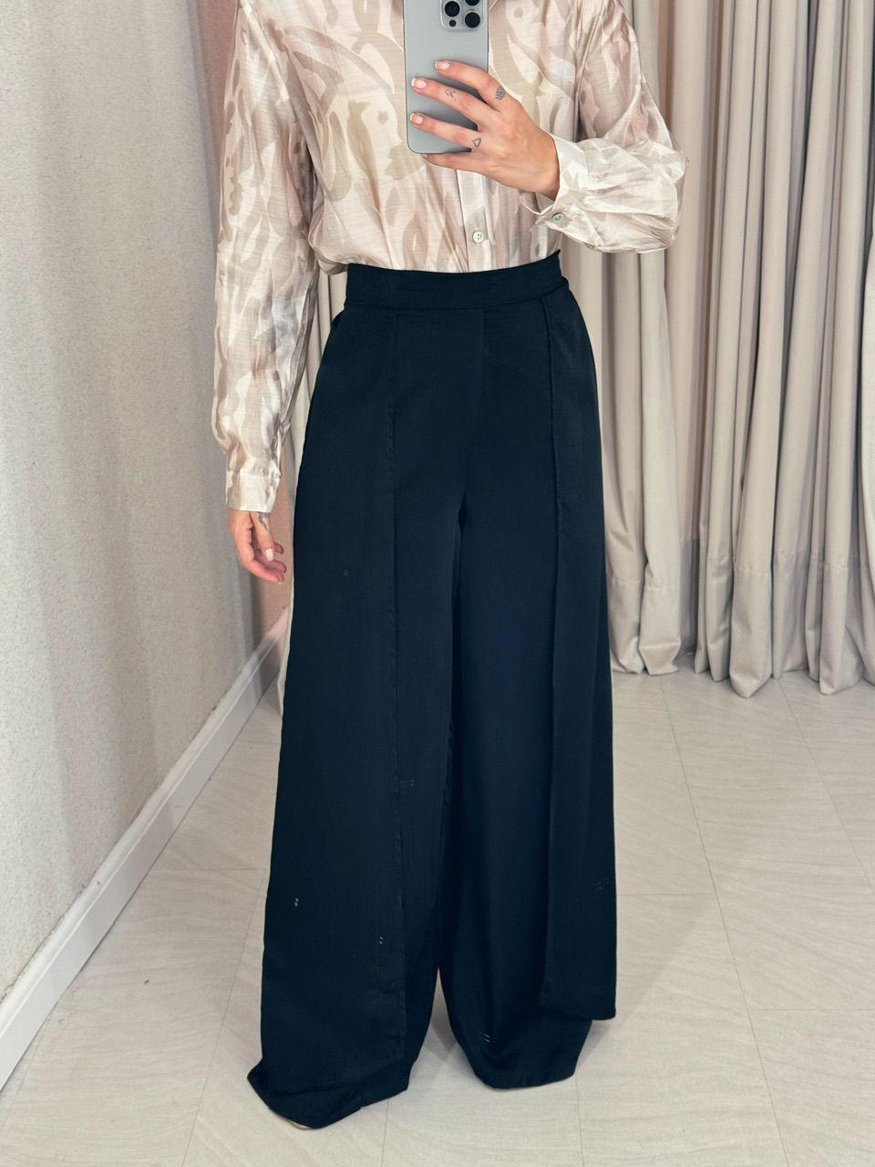 CALÇA SOFIA ACETINADA Preta
