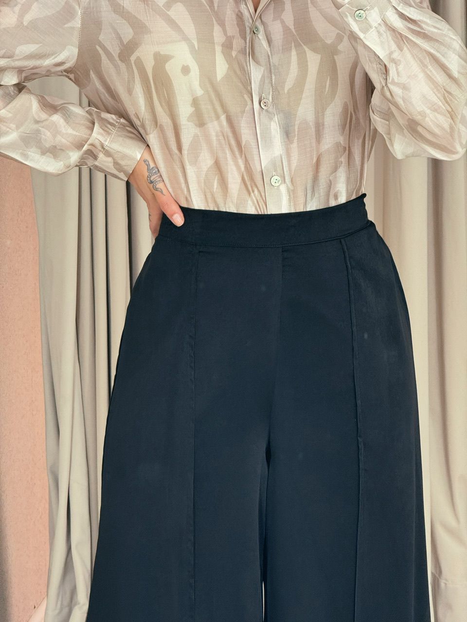 CALÇA SOFIA ACETINADA Preta