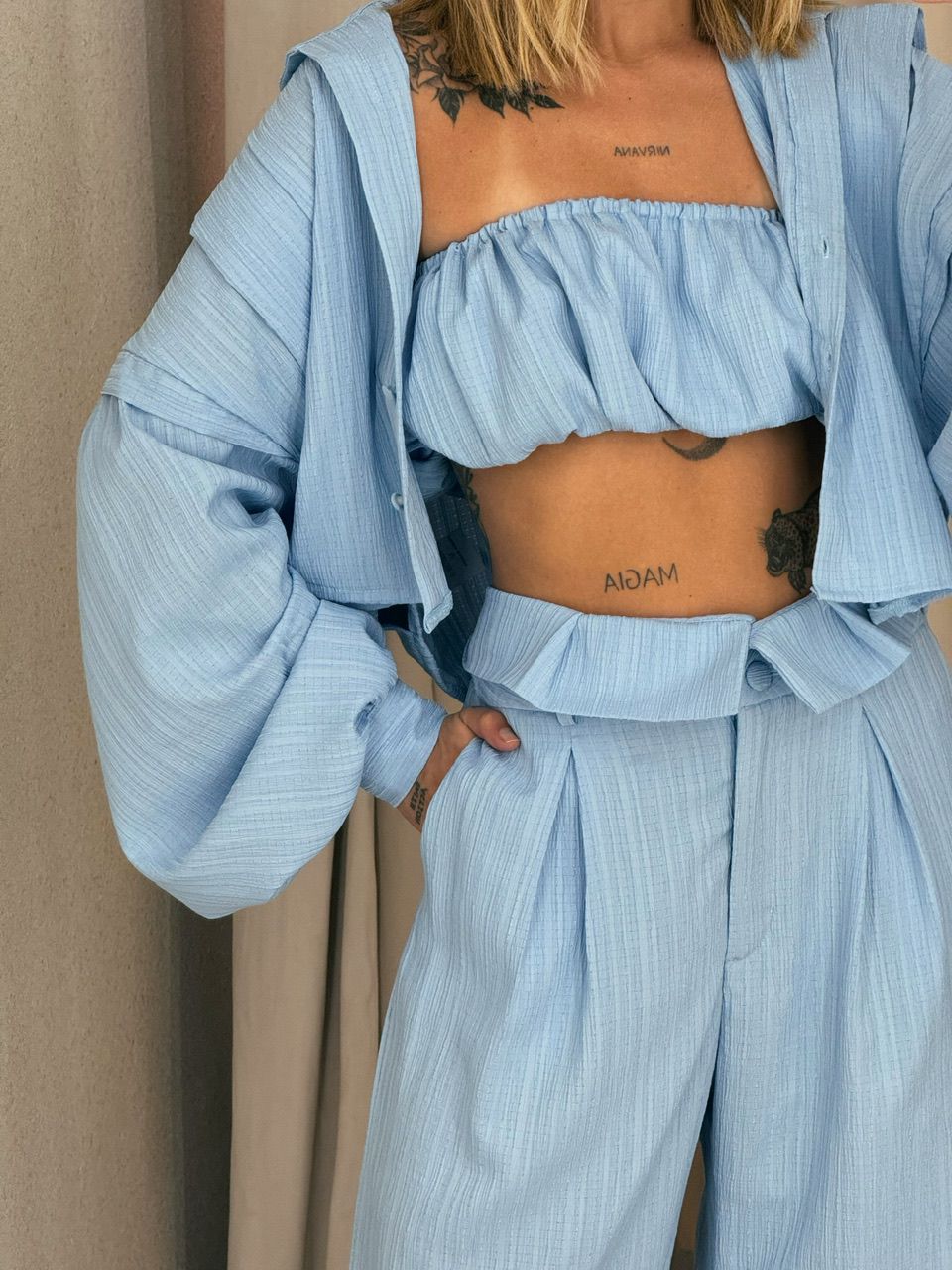 CAMISA CROPPED CF OVER BABY BLUE
