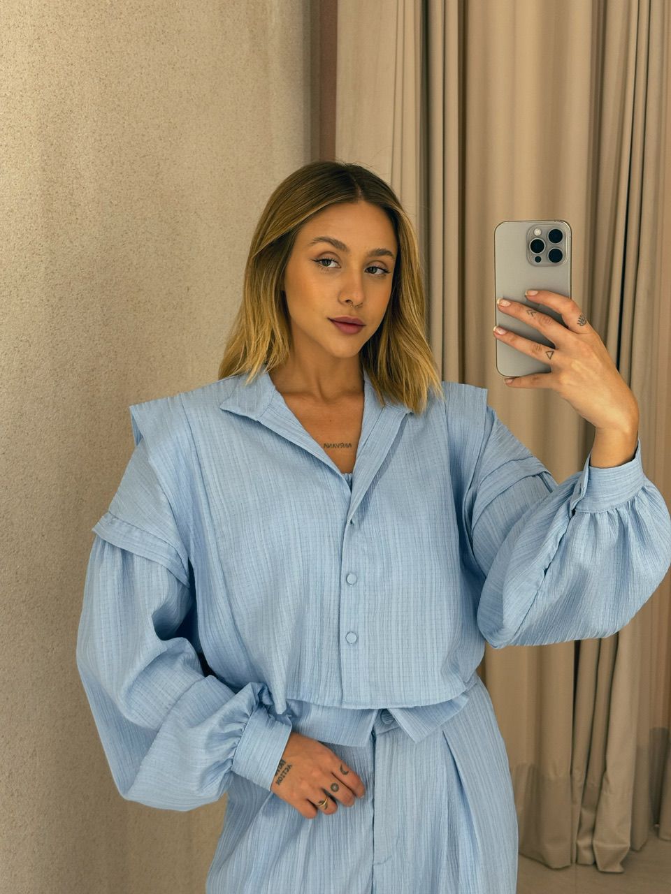 CAMISA CROPPED CF OVER BABY BLUE