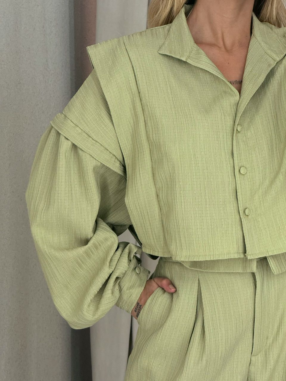 CAMISA CROPPED CF OVER PISTACHE