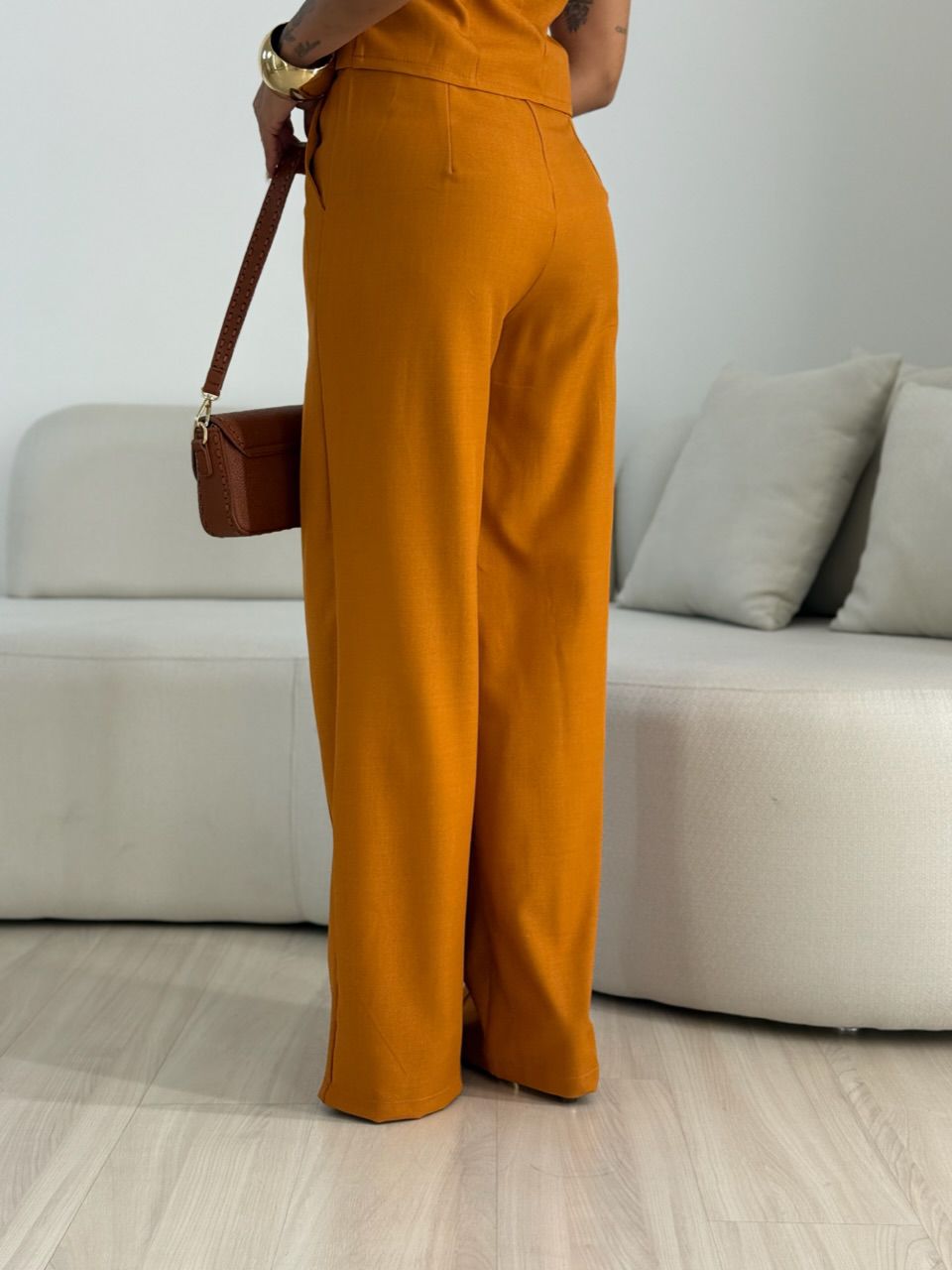 CONJUNTO ALICIA 02 COLETE CARAMELO