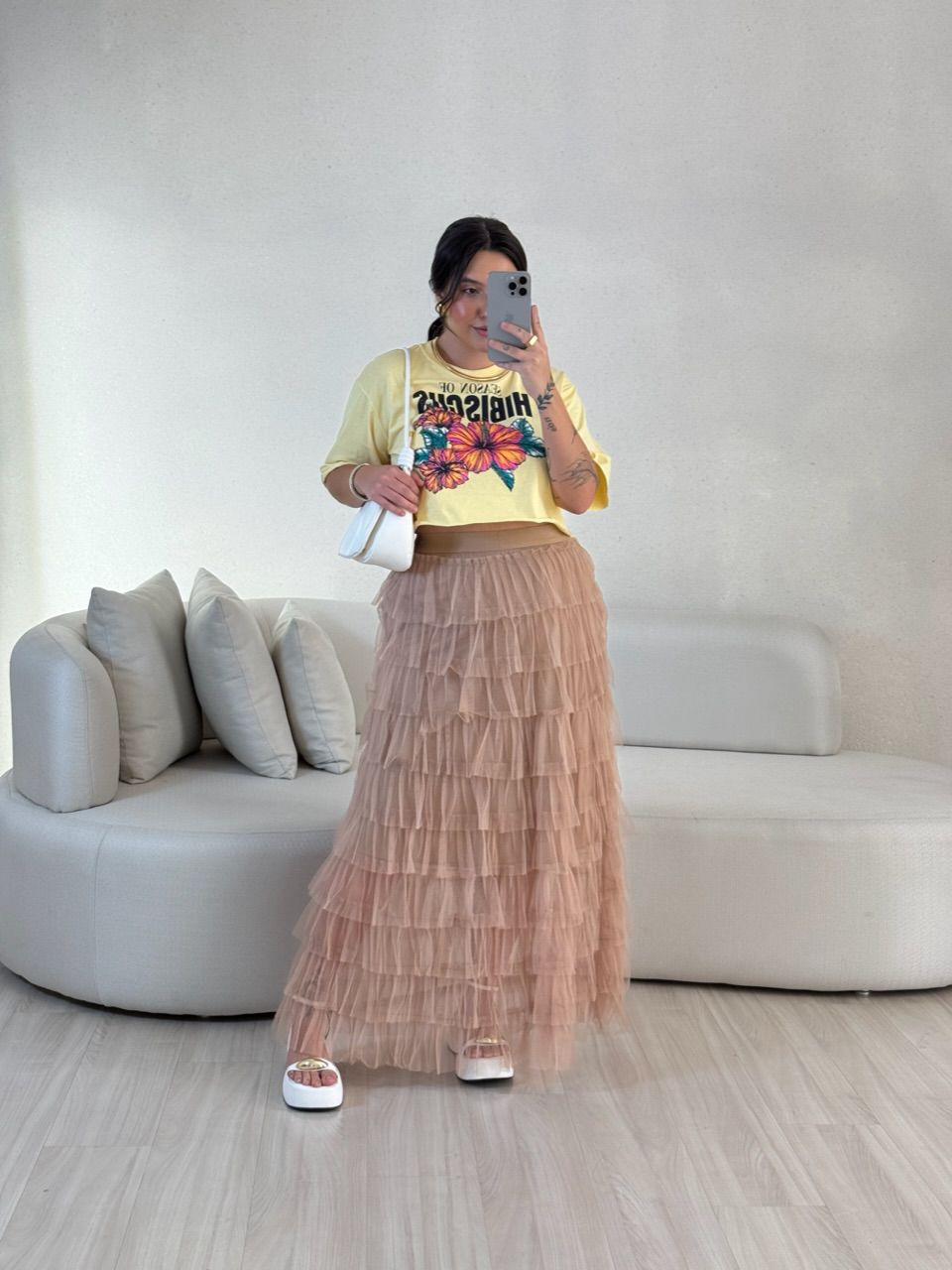 SAIA LILIAN CAMADAS TULE NUDE