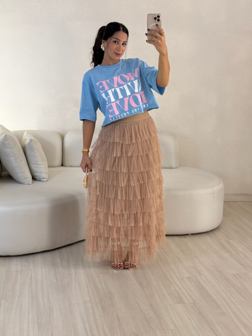 SAIA LILIAN CAMADAS TULE NUDE