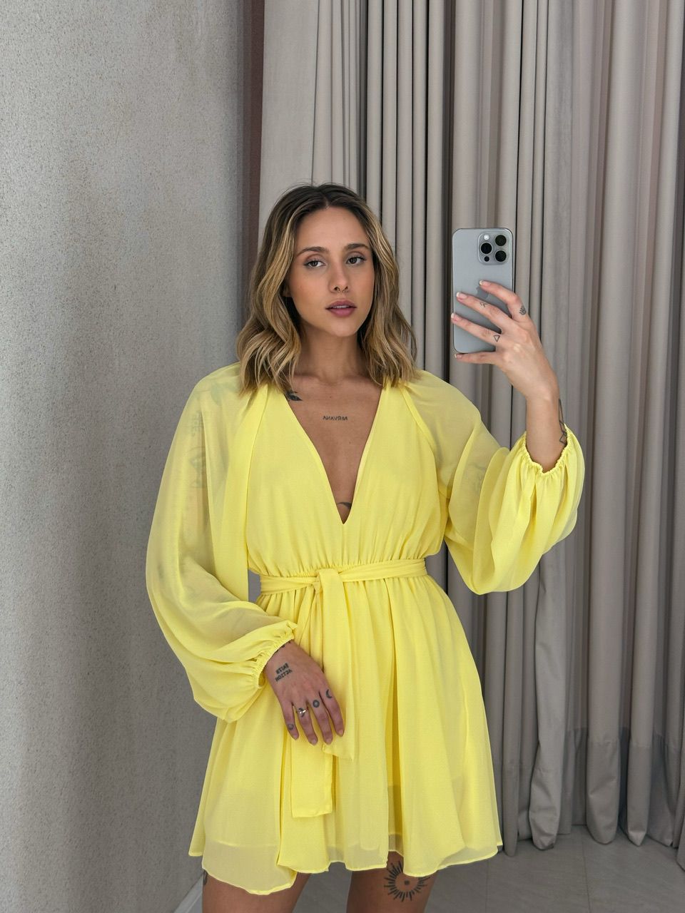 VESTIDO CINTIA DECOTE AMARELO