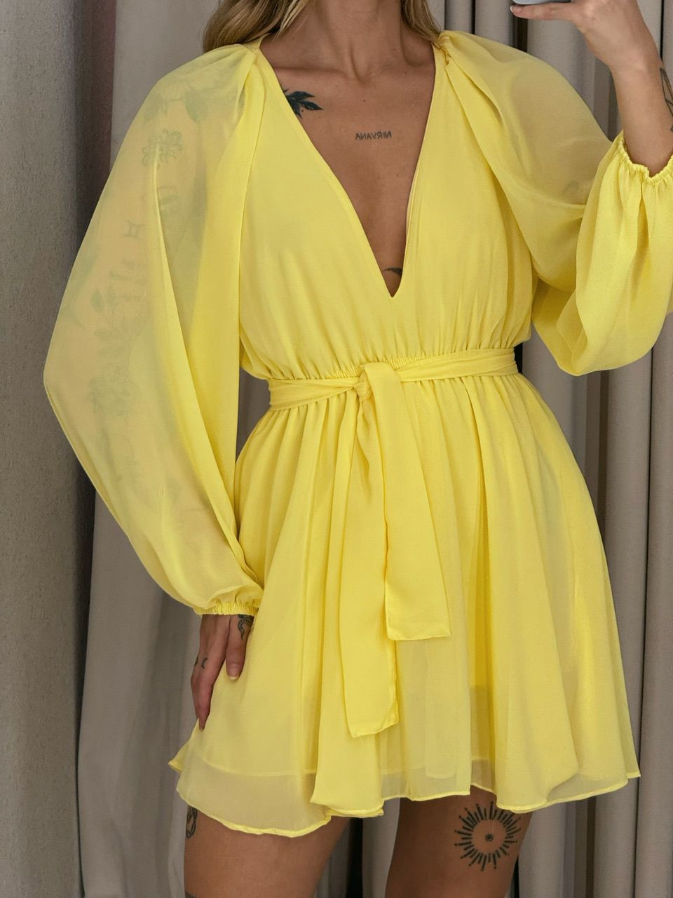 VESTIDO CINTIA DECOTE AMARELO