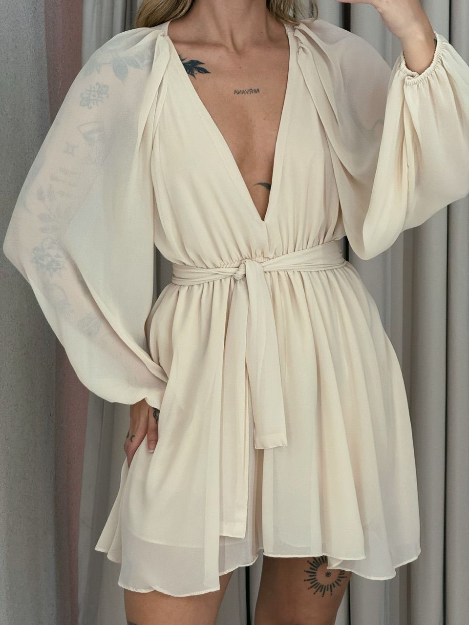 VESTIDO CINTIA DECOTE NUDE