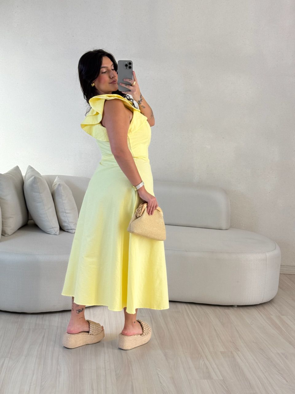 VESTIDO NULA MANGA BABADO AMARELO