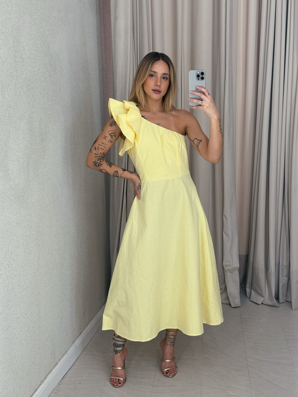VESTIDO NULA MANGA BABADO AMARELO - 0057140111 - CAROLLA FERRARO