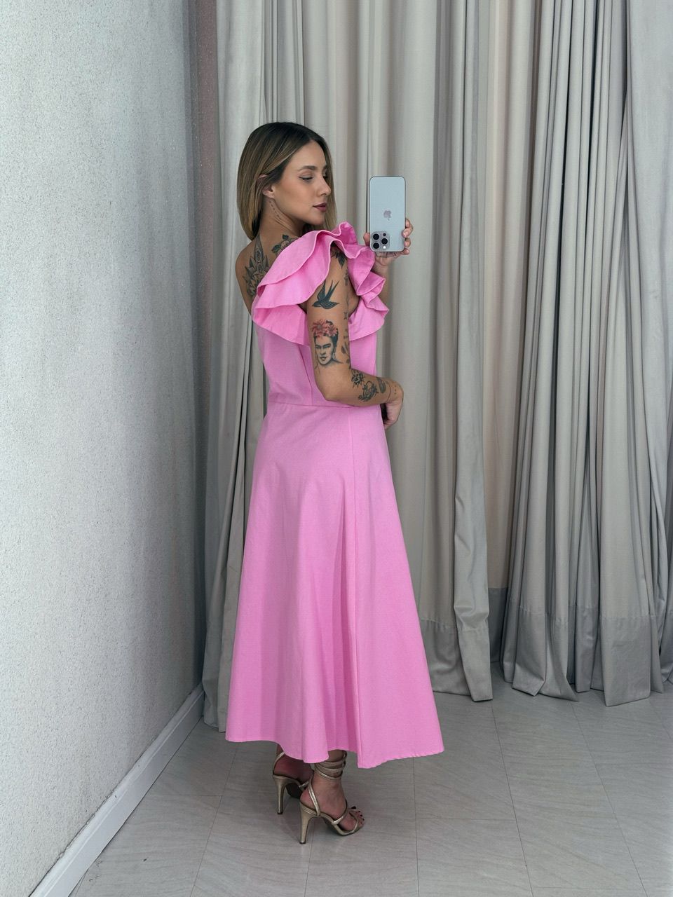 VESTIDO NULA MANGA BABADO ROSA