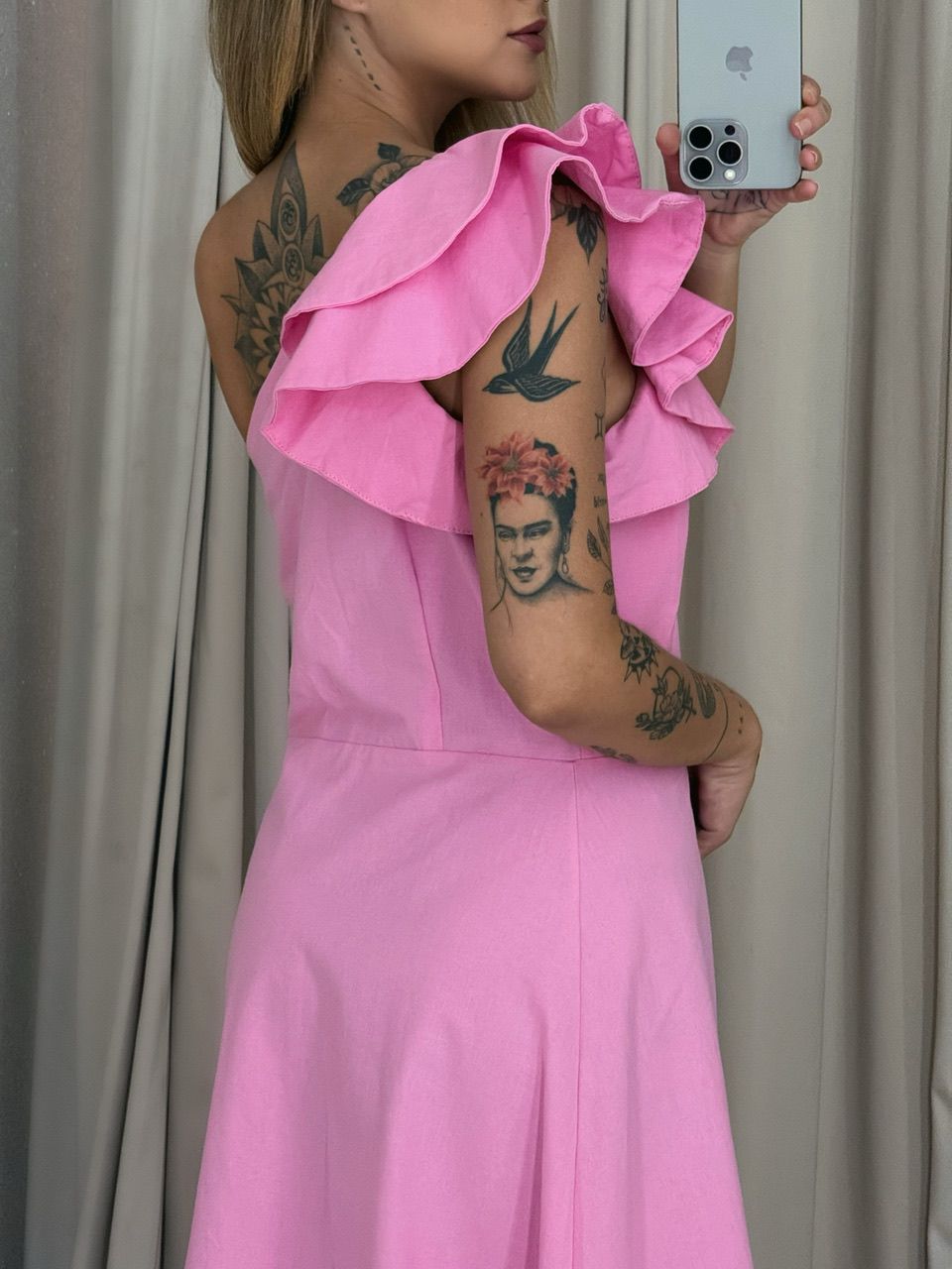 VESTIDO NULA MANGA BABADO ROSA