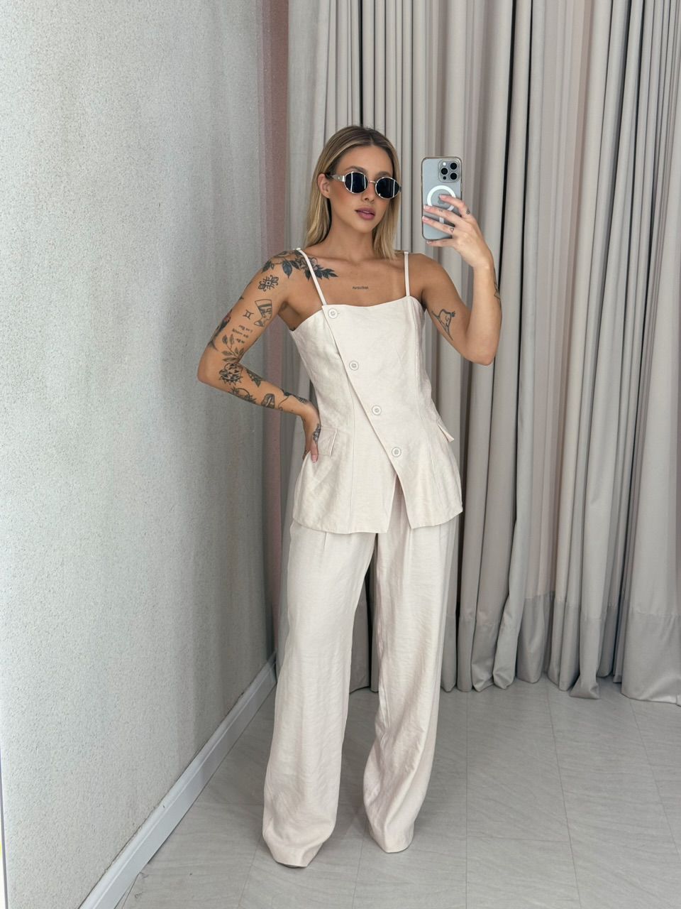 CONJUNTO CHARLENE BLUSA BOTÕES AREIA - 0059260110 - CAROLLA FERRARO