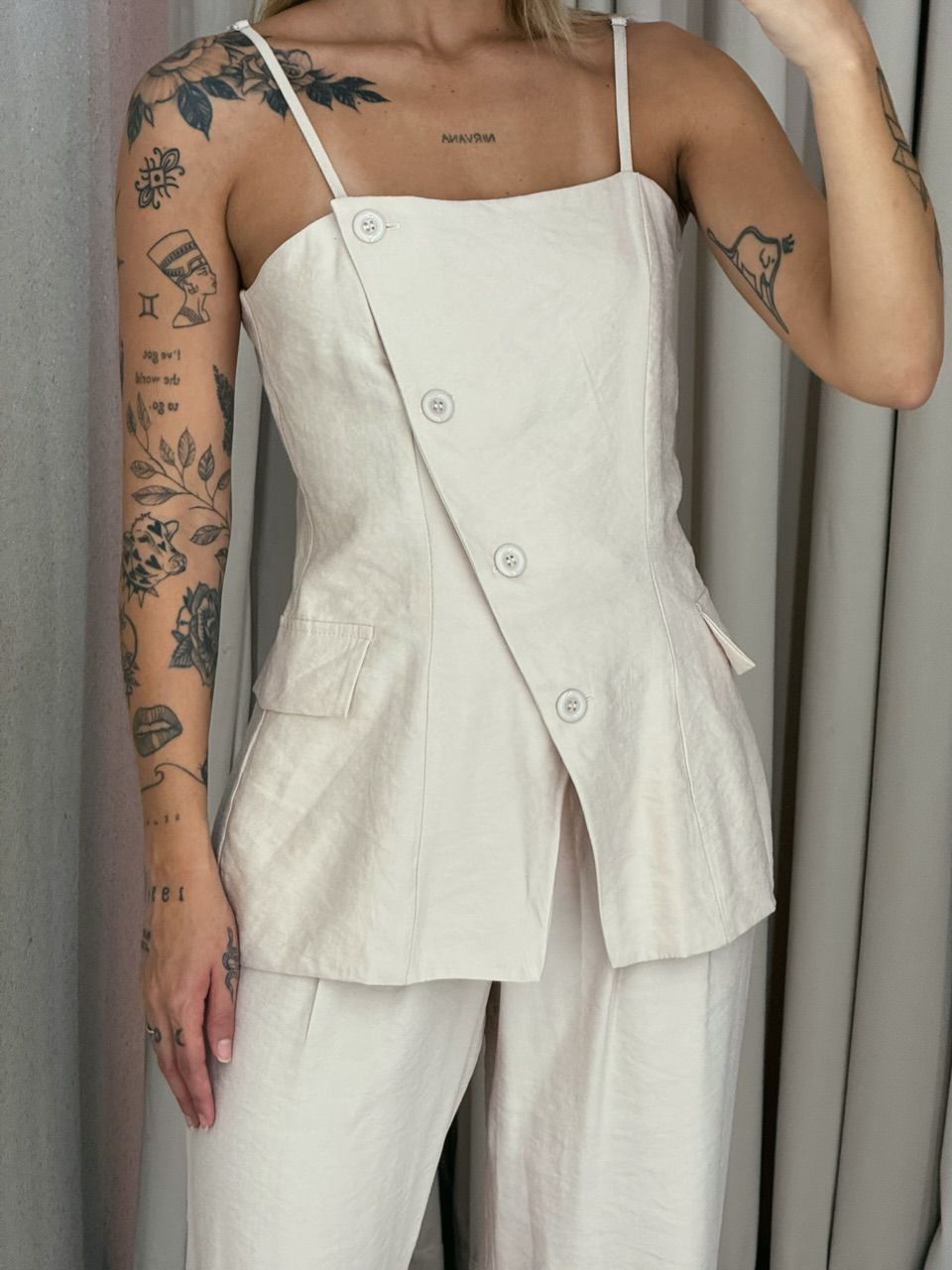 CONJUNTO CHARLENE BLUSA BOTÕES AREIA