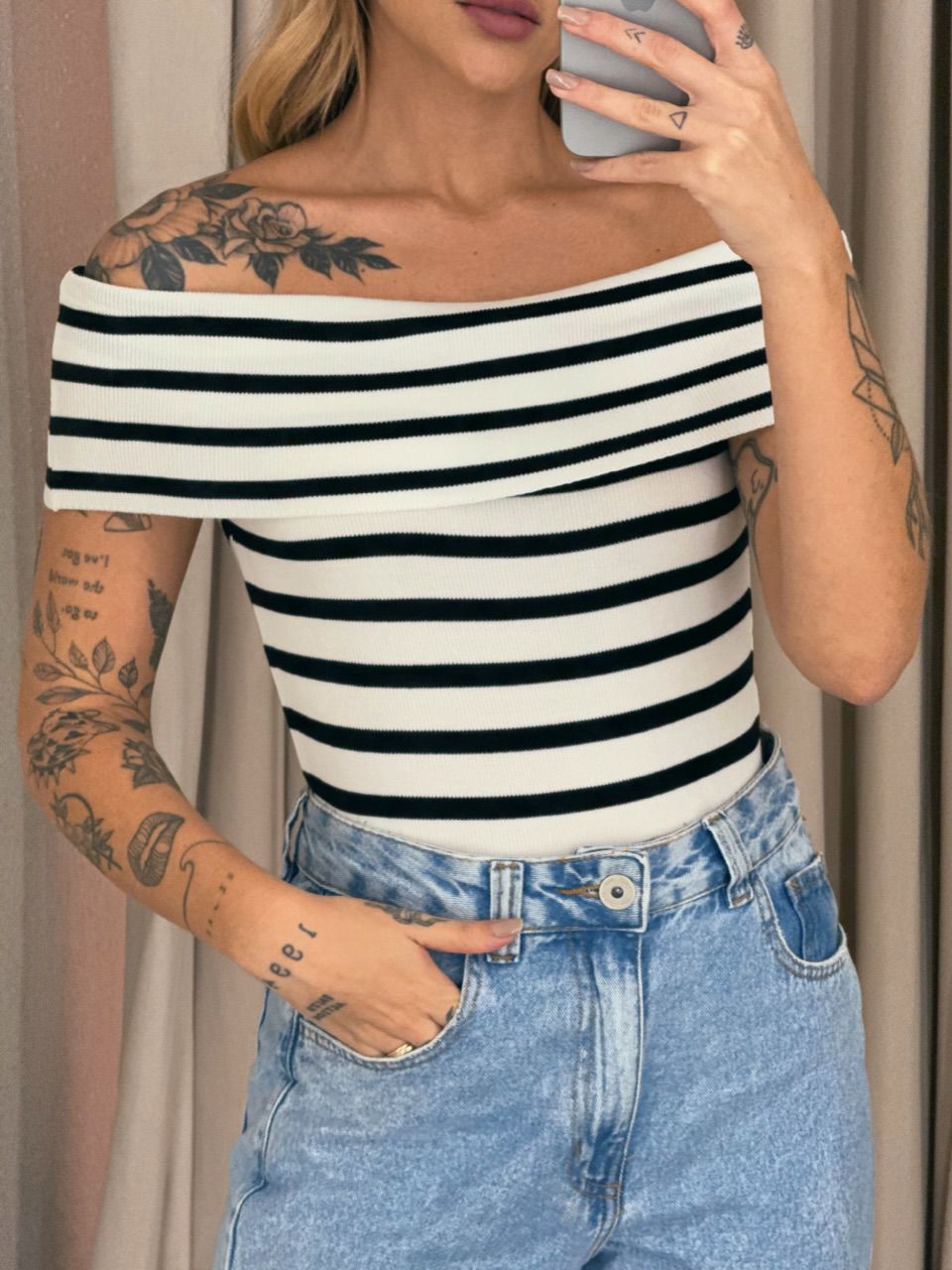 BLUSA ARIANA OMBRO A OMBRO OFF LISTRADA