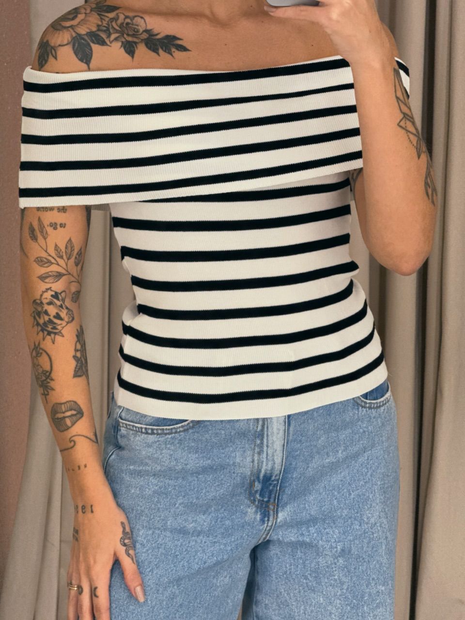 BLUSA ARIANA OMBRO A OMBRO OFF LISTRADA
