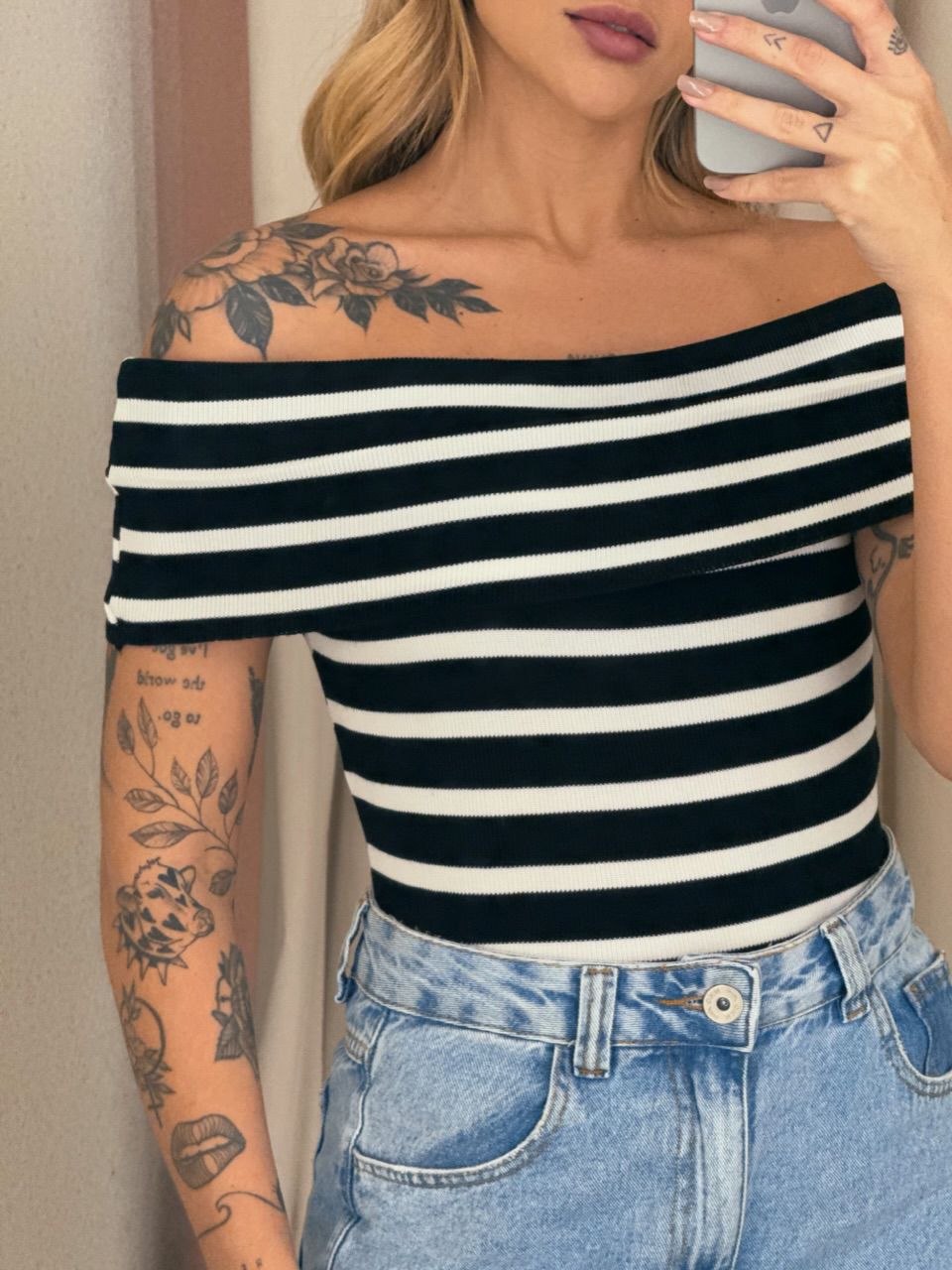 BLUSA ARIANA OMBRO A OMBRO PRETA LISTRADA
