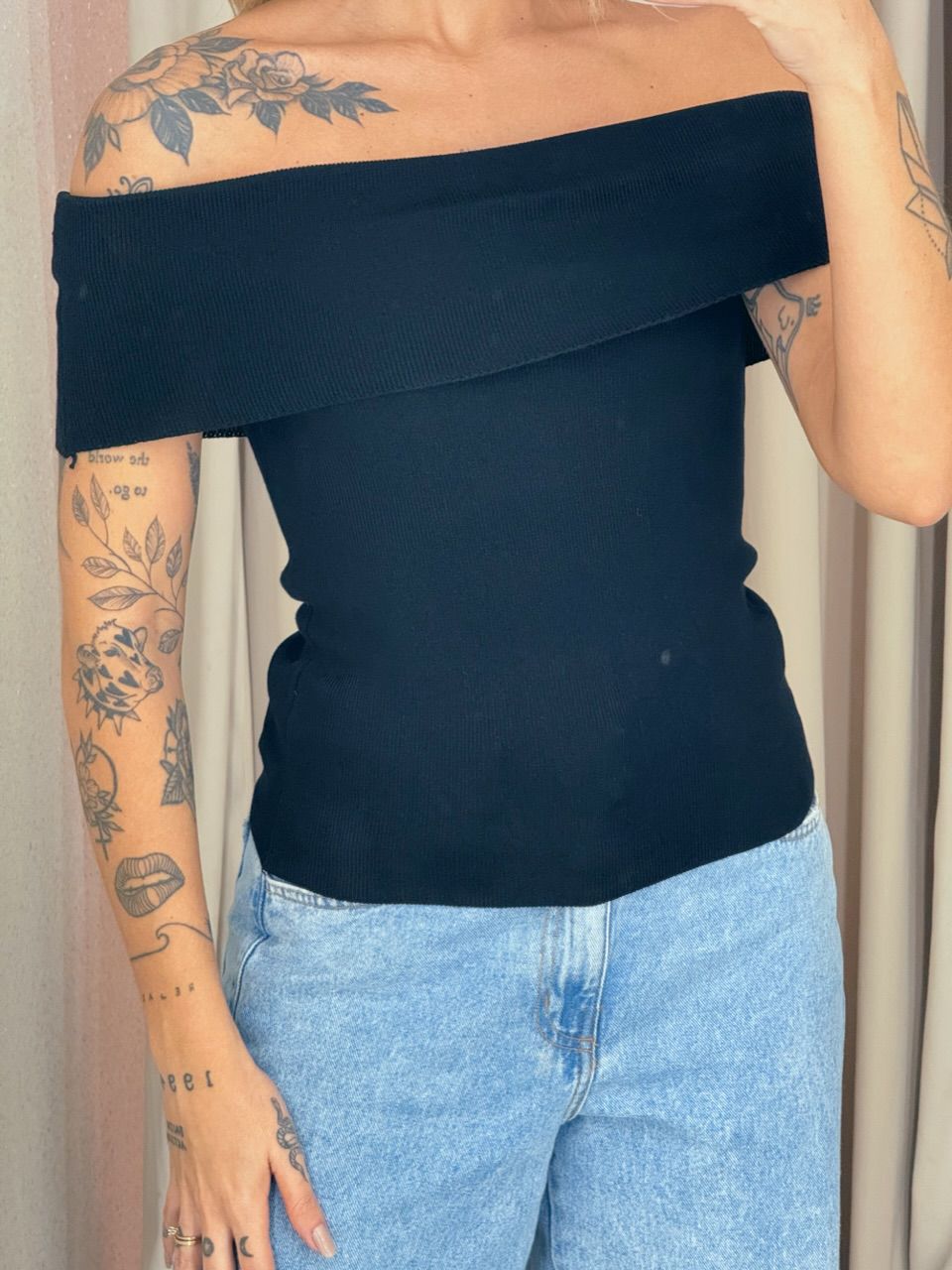 BLUSA ARIANA OMBRO A OMBRO PRETA