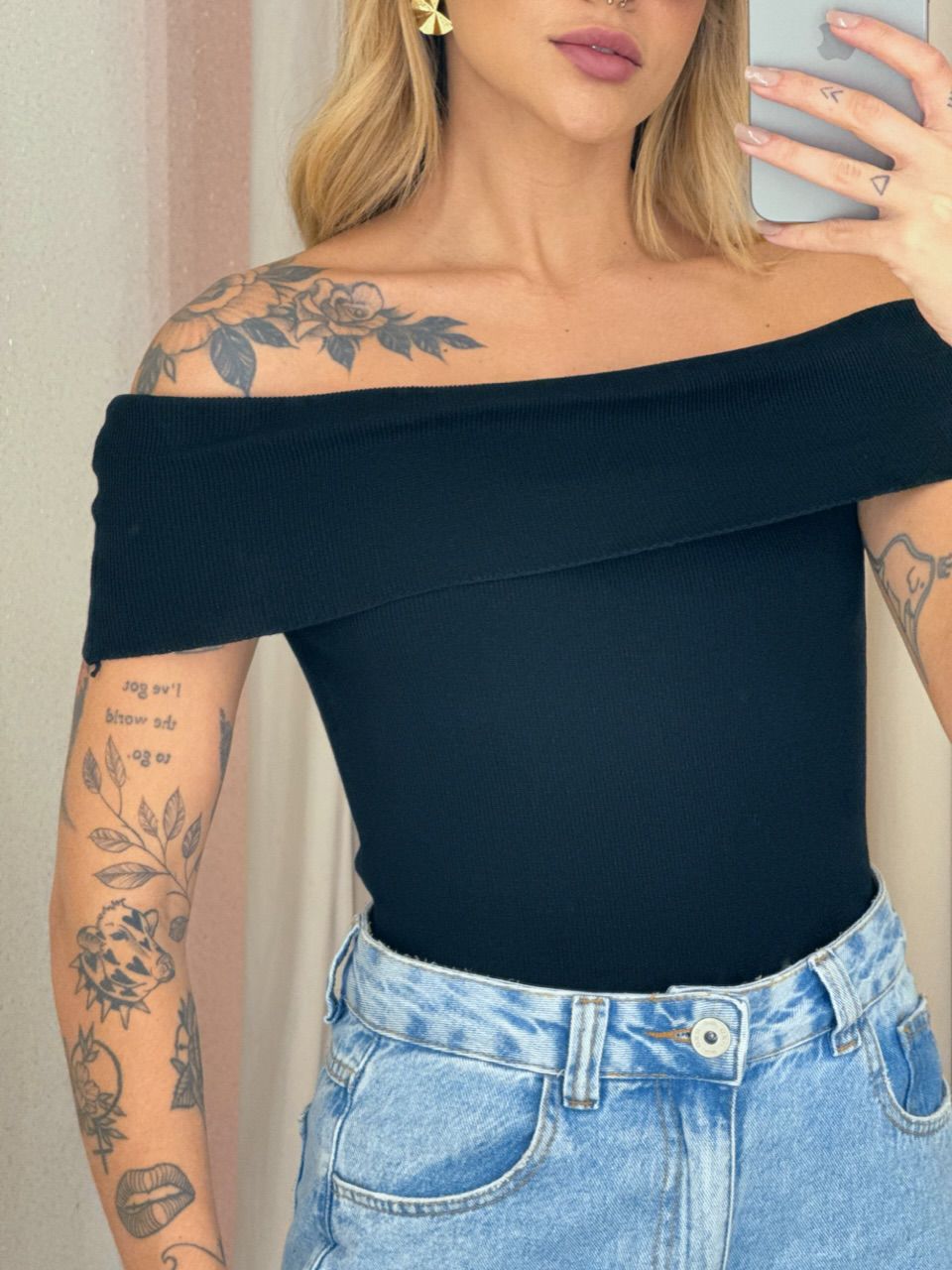 BLUSA ARIANA OMBRO A OMBRO PRETA