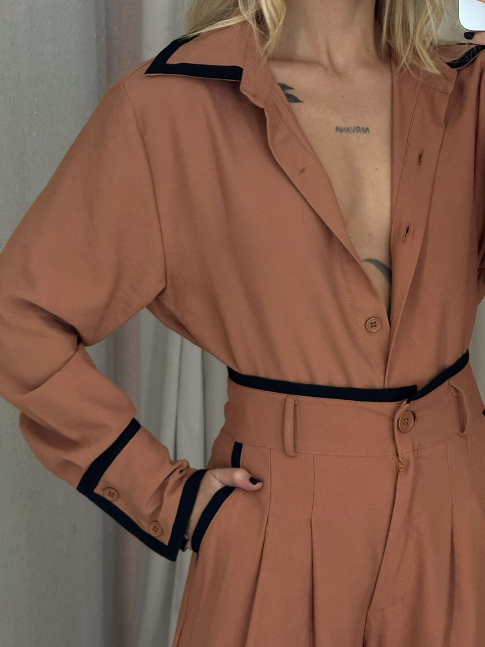 CONJUNTO ANA FLÁVIA CAMISA CARAMELO