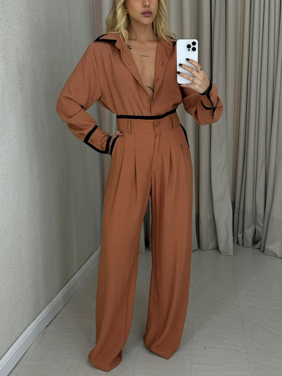 CONJUNTO ANA FLÁVIA CAMISA CARAMELO