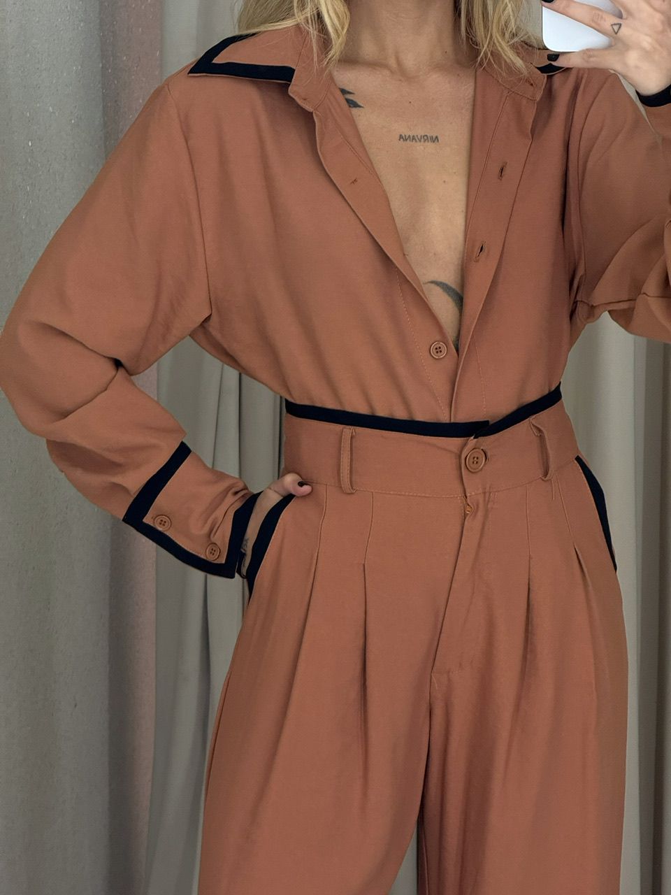 CONJUNTO ANA FLÁVIA CAMISA CARAMELO