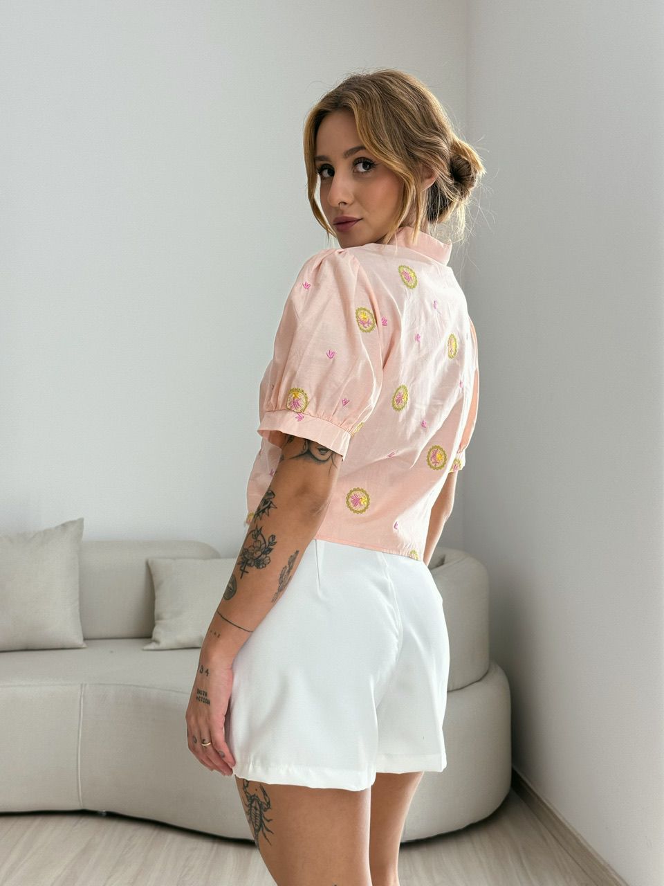 CAMISA MARIANE CURTA ROSA CLARO